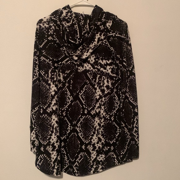 LuLoRue Women’s Hooded Tunic NWOT - Picture 2 of 9